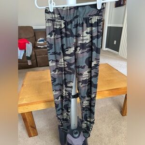 Camo Print Joggers/leggings SIZE S